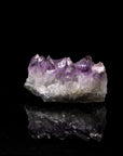 Amethyst Kristall für Balance, Heilstein für innere Ausgeglichenheit, violette Oberfläche.