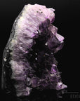 Amethyst Kristall für Klarheit, Heilstein für meditative Harmonie, violette Oberfläche.