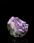 Hochwertiger Amethyst Kristall, Heilstein für spirituelle Energie, violette Kristalloberfläche.