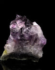 Amethyst Kristall für Klarheit, fördert klare Meditation, violette Kristalloberfläche.