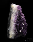 Amethyst Kristall für Klarheit, fördert intuitive Harmonie, violette glänzende Form.