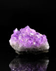 Hochwertiger Amethyst Kristall, Heilstein für innere Balance, violette Kristallform.