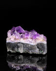 Natürlicher Amethyst Kristall, Heilstein für innere Stärke, violette natürliche Kristalle.