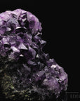 Natürlicher Amethyst Kristall, fördert meditative Harmonie, ungeschliffene violette Struktur.