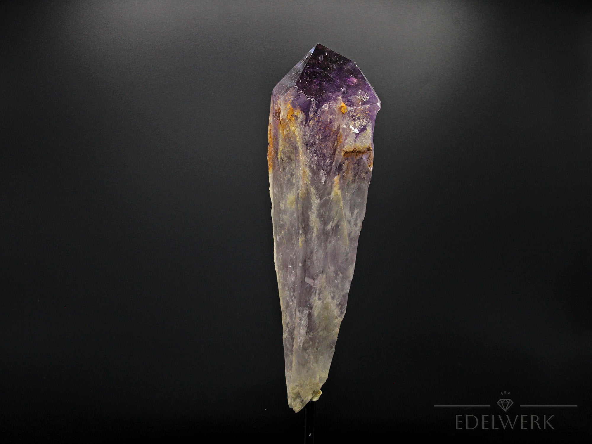Natürlicher Ametrin, Heilstein für energetische Kraft, violette-gelbe Form.