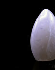 Strahlender Bergkristall, Heilstein für spirituelle Klarheit, weiße glänzende Form.
