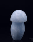 Blauer Calcit Heilstein, Heilstein für energetische Balance, blaue glänzende Form.