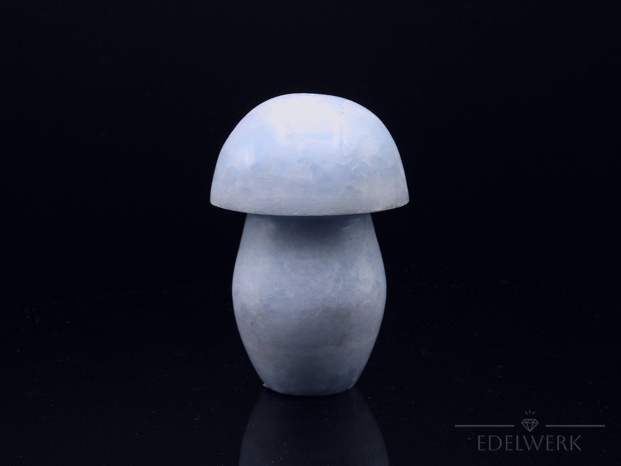 Natürlicher Blauer Calcit, Heilstein für energetische Kommunikation, blaue natürliche Form.