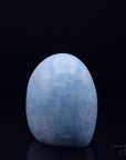 Strahlender Blauer Calcit, Heilstein für klare Intuition, blaue glänzende Form.