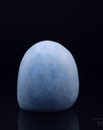 Strahlender Blauer Calcit, fördert spirituelle Balance, blaue Kristalloberfläche.