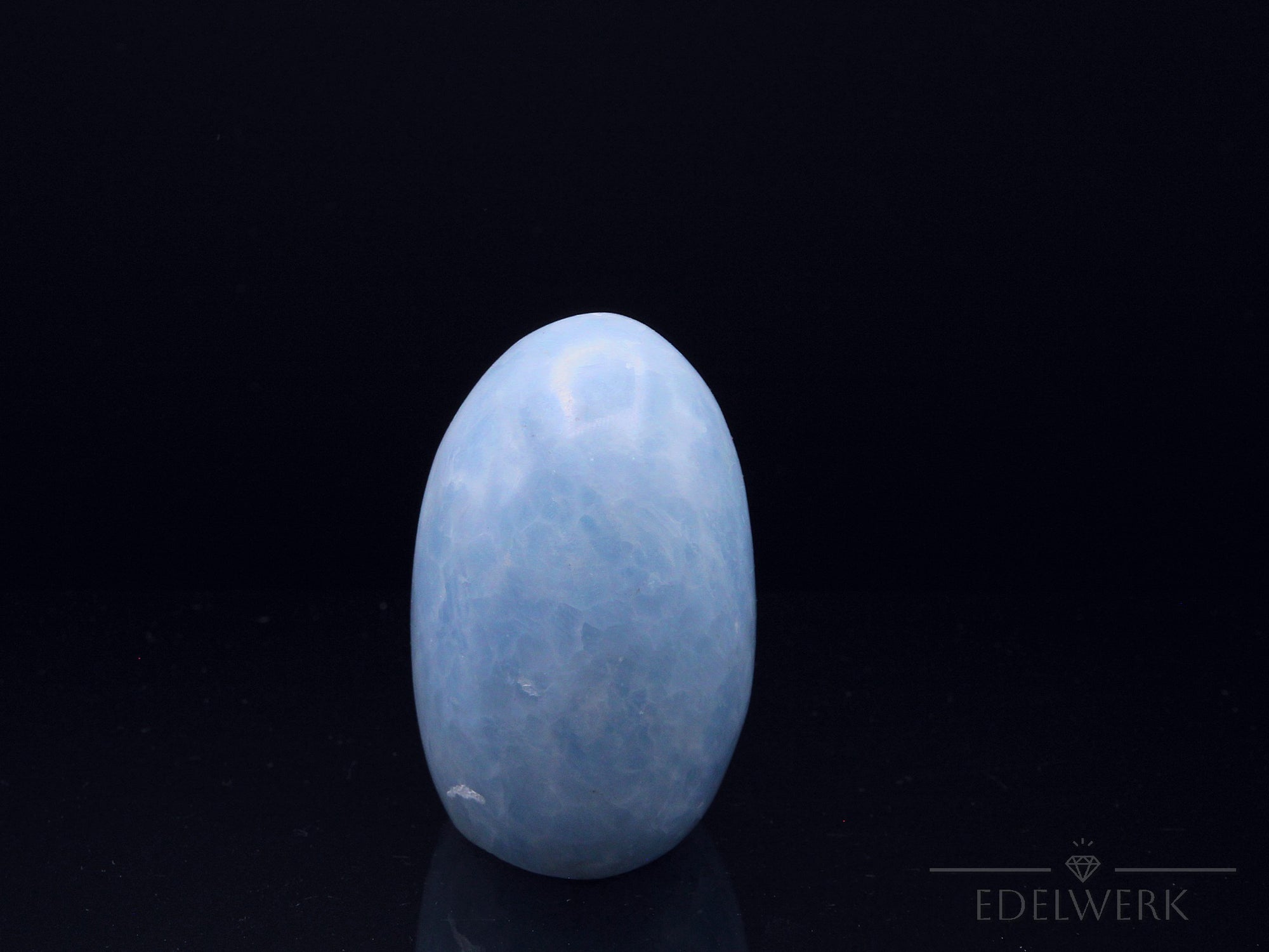 Strahlender Blauer Calcit, Heilstein für energetische Klarheit, blaue Struktur.