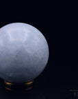 Klarer Blauer Calcit, Heilstein für spirituelle Harmonie, blaue Kristalloberfläche.