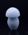 Strahlender Blauer Calcit, fördert meditative Klarheit, blaue Kristalloberfläche.