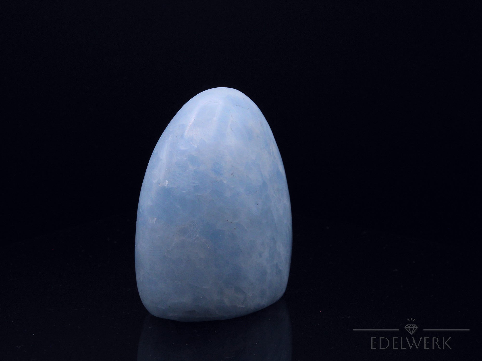 Blauer Calcit Heilstein, Heilstein für spirituelle Klarheit, blaue Struktur.