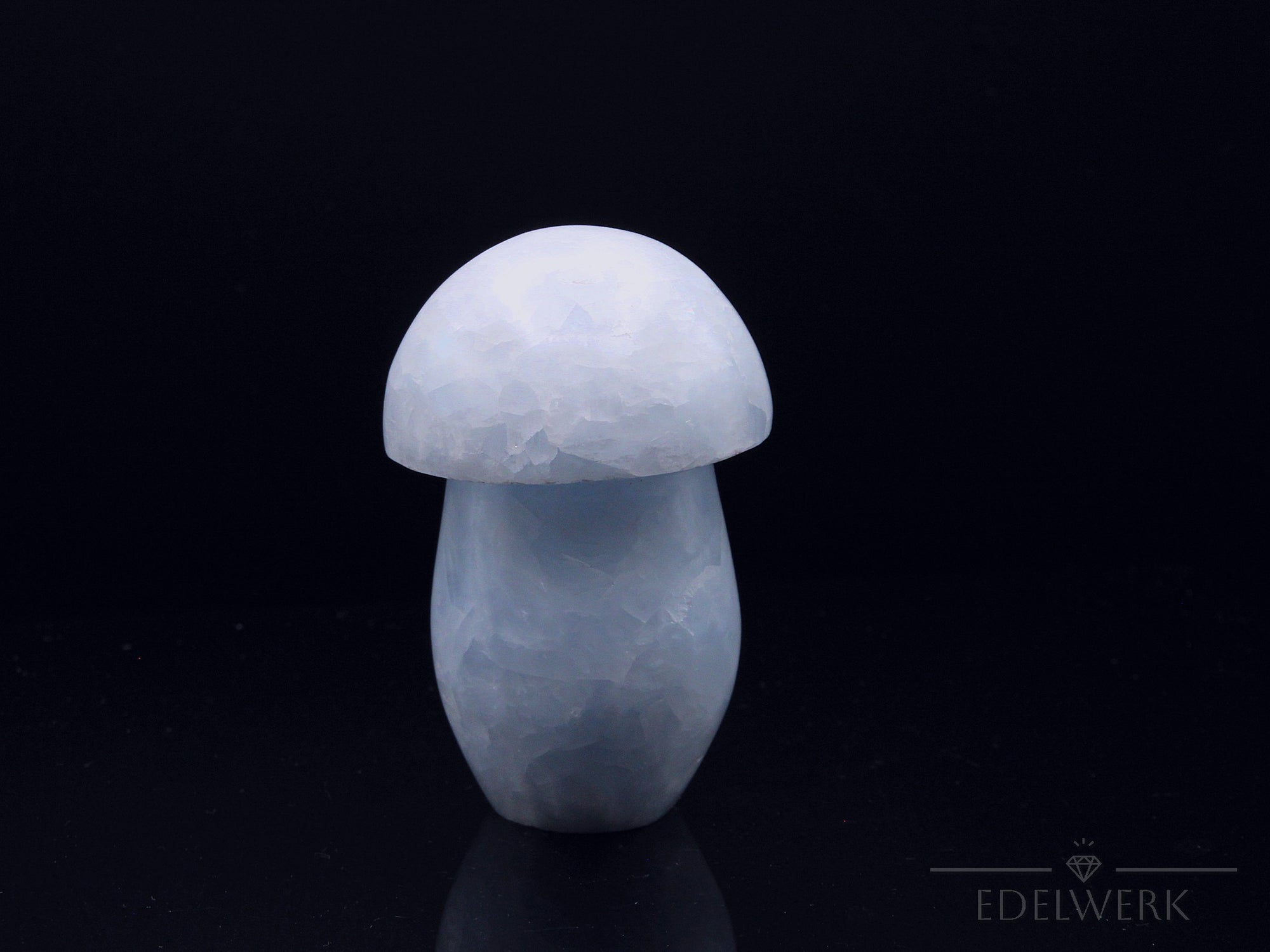 Klarer Blauer Calcit, Heilstein für meditative Energie, blaue Kristalloberfläche.