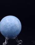 Blauer Calcit Kristall, fördert meditative Entspannung, blaue Kristallform.