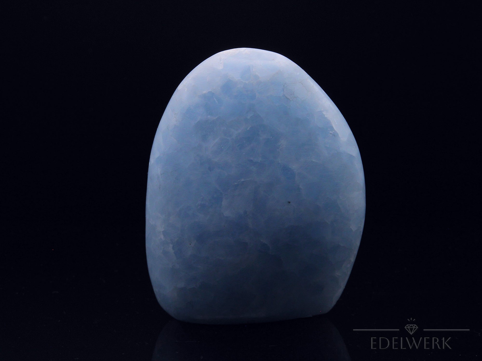 Natürlicher Blauer Calcit, Heilstein für meditative Klarheit, blaue Kristallform.