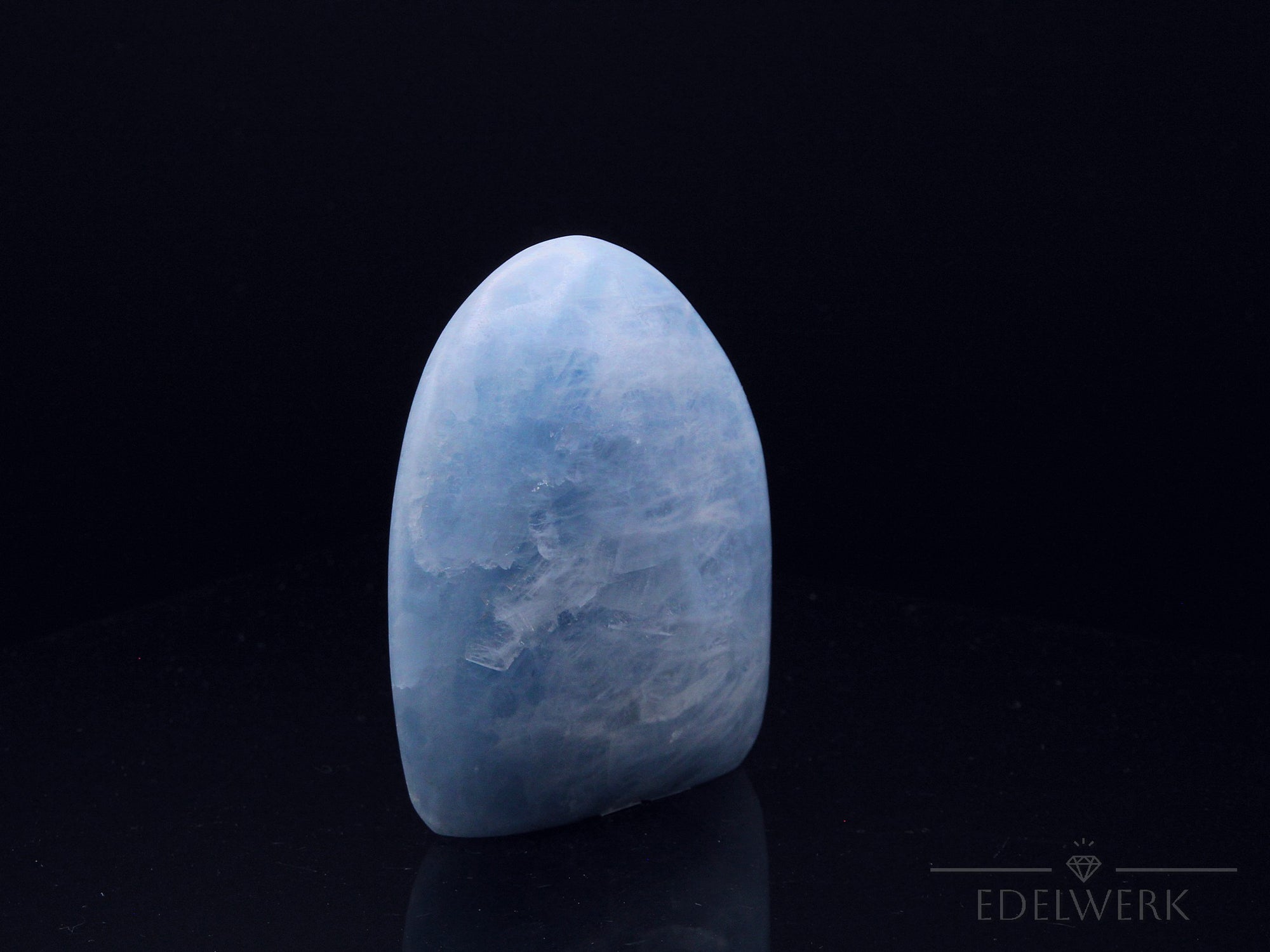 Natürlicher Blauer Calcit, Heilstein für spirituelle Schutz, blaue Kristallform.