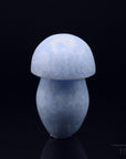 Strahlender Blauer Calcit, fördert spirituelle Harmonie, blaue Kristallstruktur.