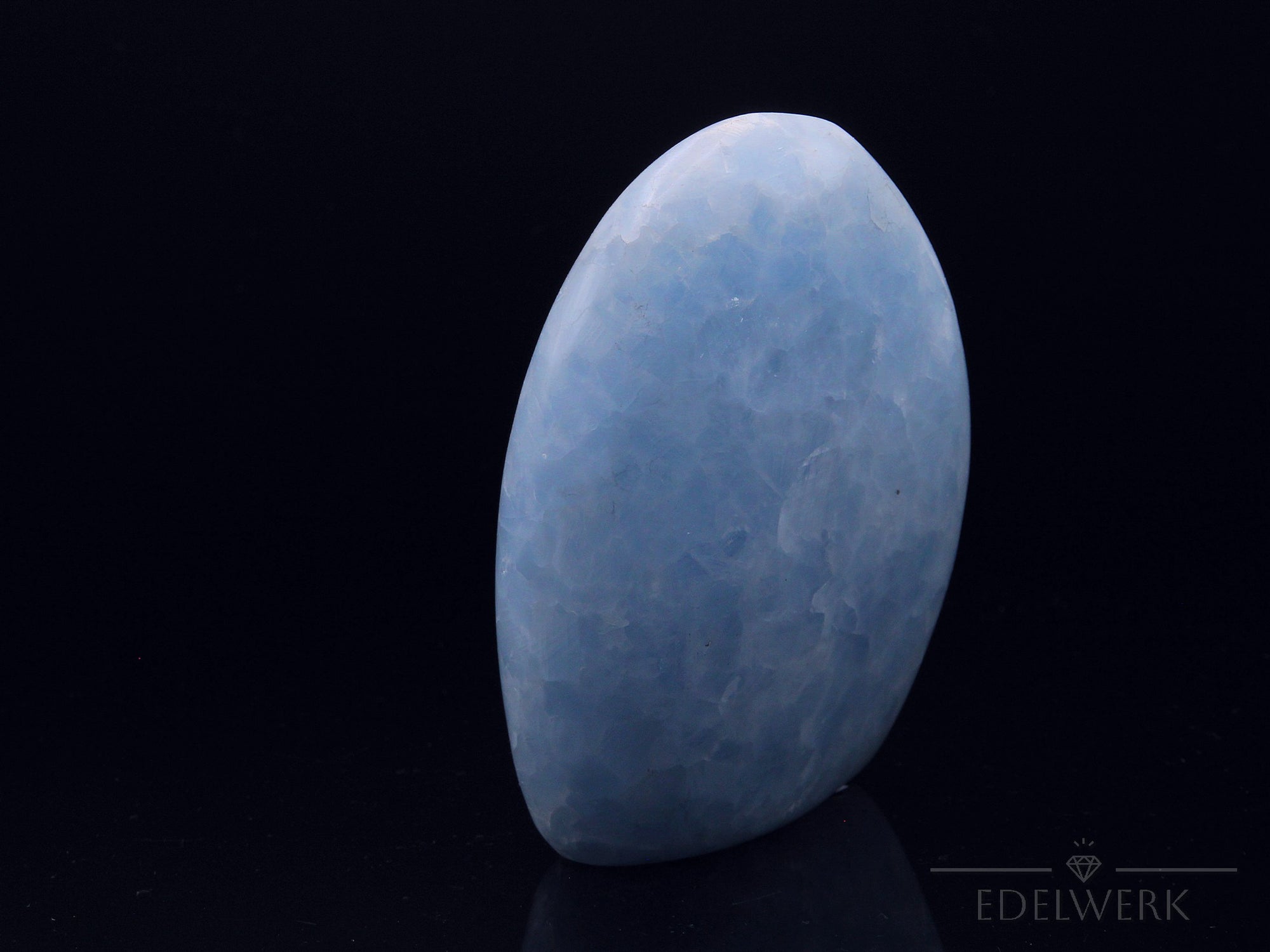 Natürlicher Blauer Calcit, fördert spirituelle Harmonie, blaue Oberfläche.