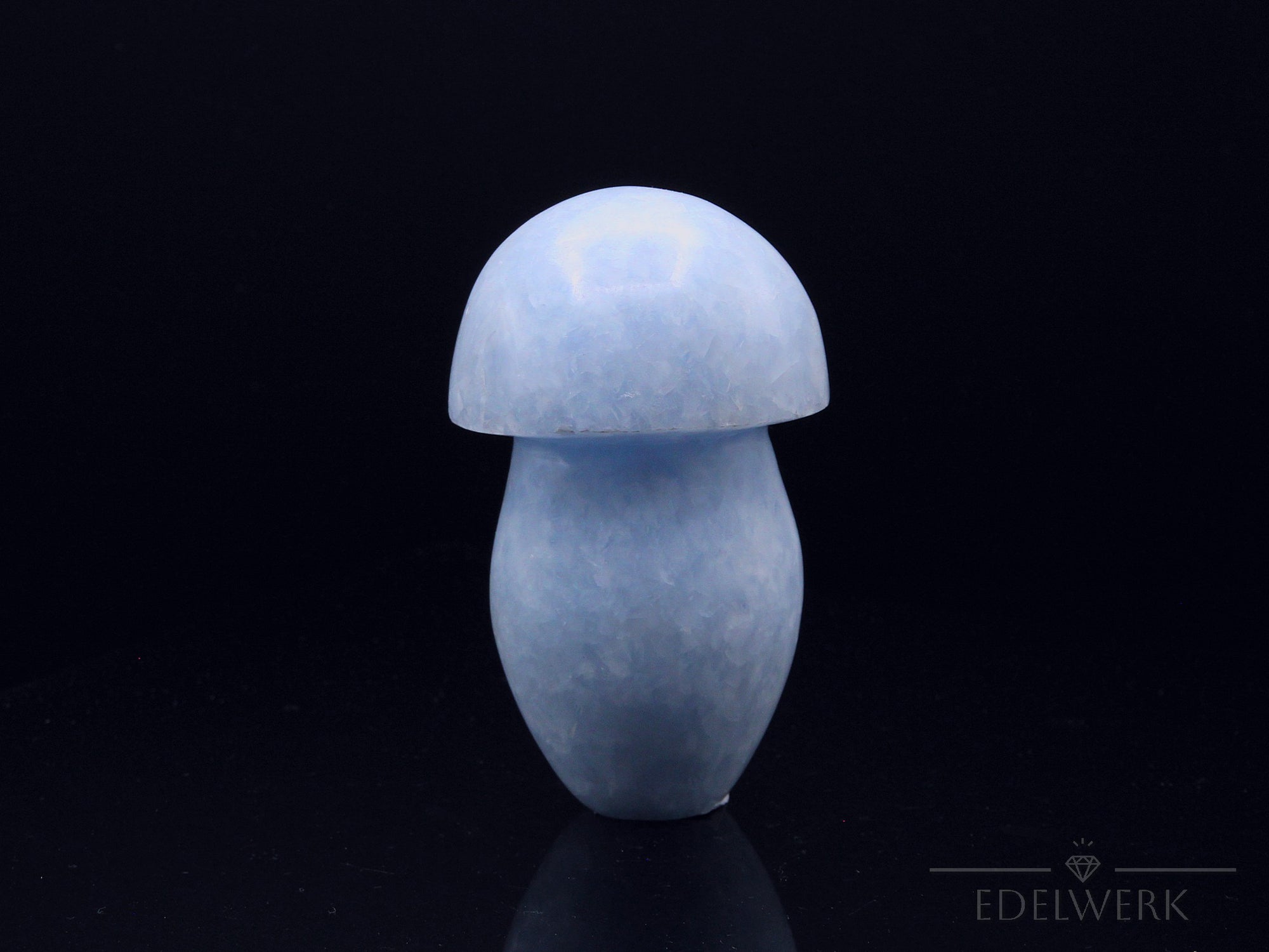 Strahlender Blauer Calcit, Heilstein für innere Balance, blaue Oberfläche.