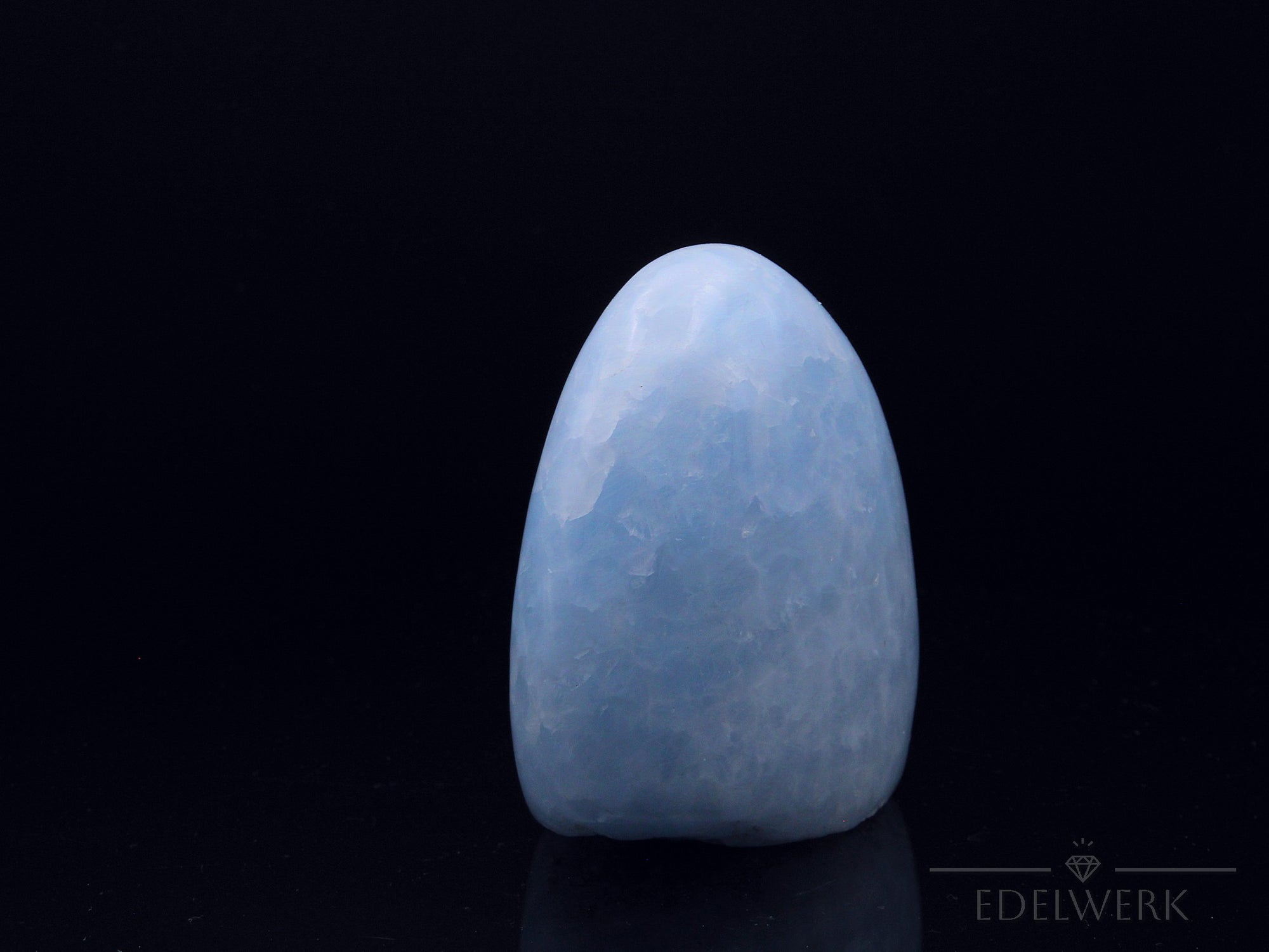Blauer Calcit Heilstein, fördert meditative Harmonie, blaue natürliche Struktur.