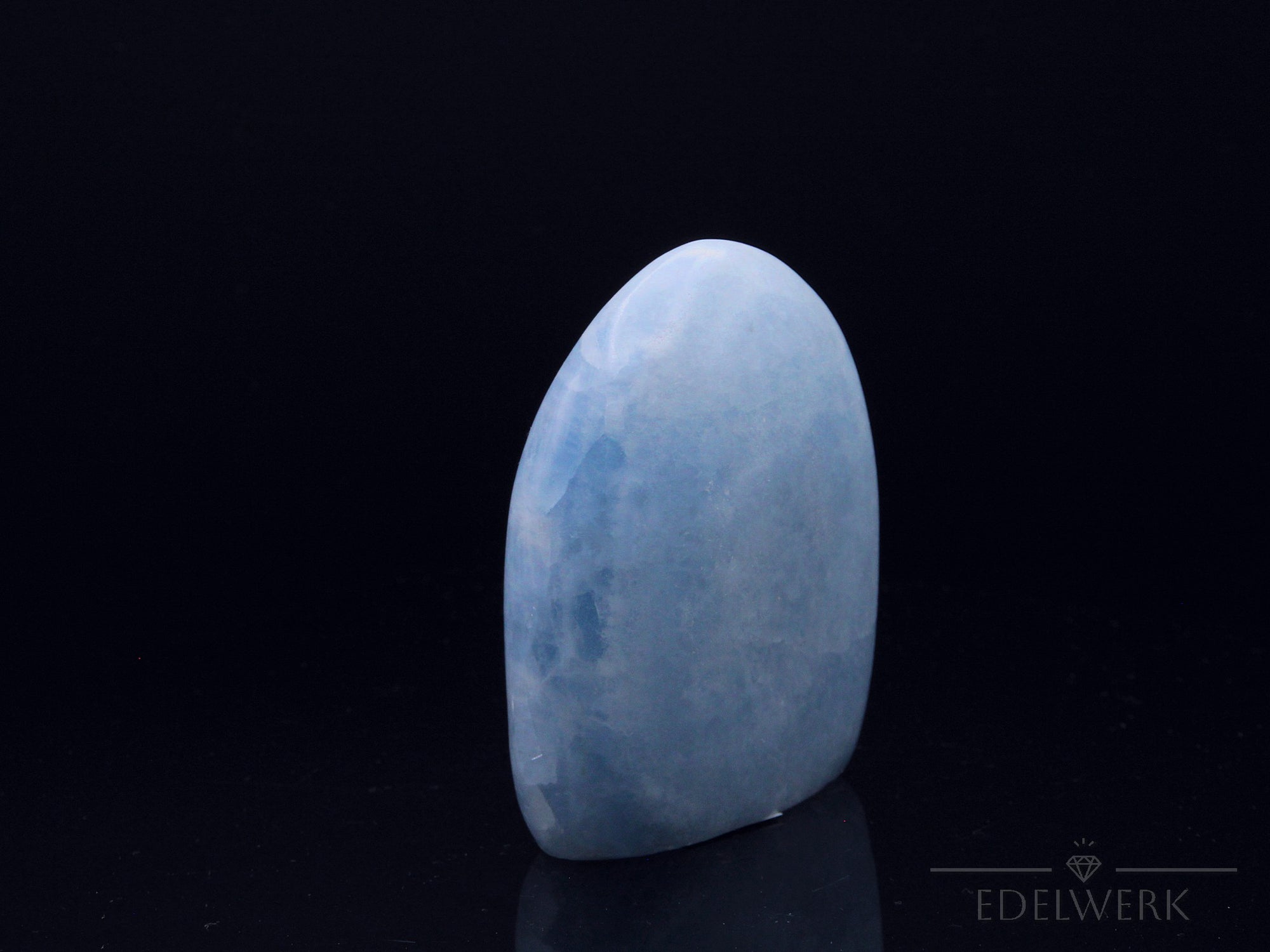 Natürlicher Blauer Calcit, fördert spirituelle Harmonie, blaue Oberfläche.