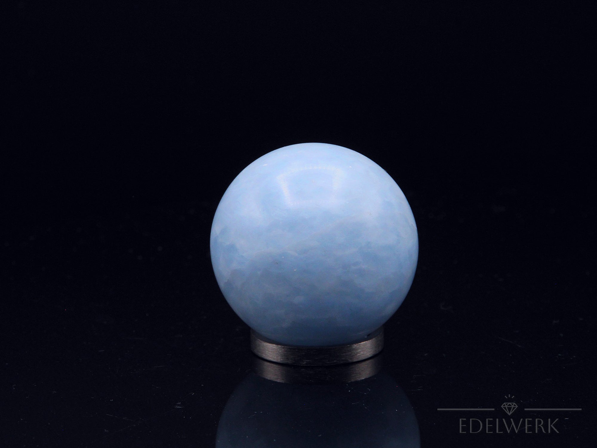 Strahlender Blauer Calcit, fördert energetische Harmonie, blaue natürliche Struktur.