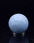 Strahlender Blauer Calcit, fördert energetische Harmonie, blaue natürliche Struktur.