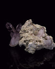 Natürlicher Brandbergamethyst, fördert meditative Ruhe, violette Oberfläche.