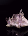 Strahlender Brandbergamethyst, Heilstein für meditative Energie, violette Oberfläche.