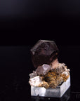 Strahlender Brandbergamethyst, Heilstein für innere Balance, violette Kristallstruktur.