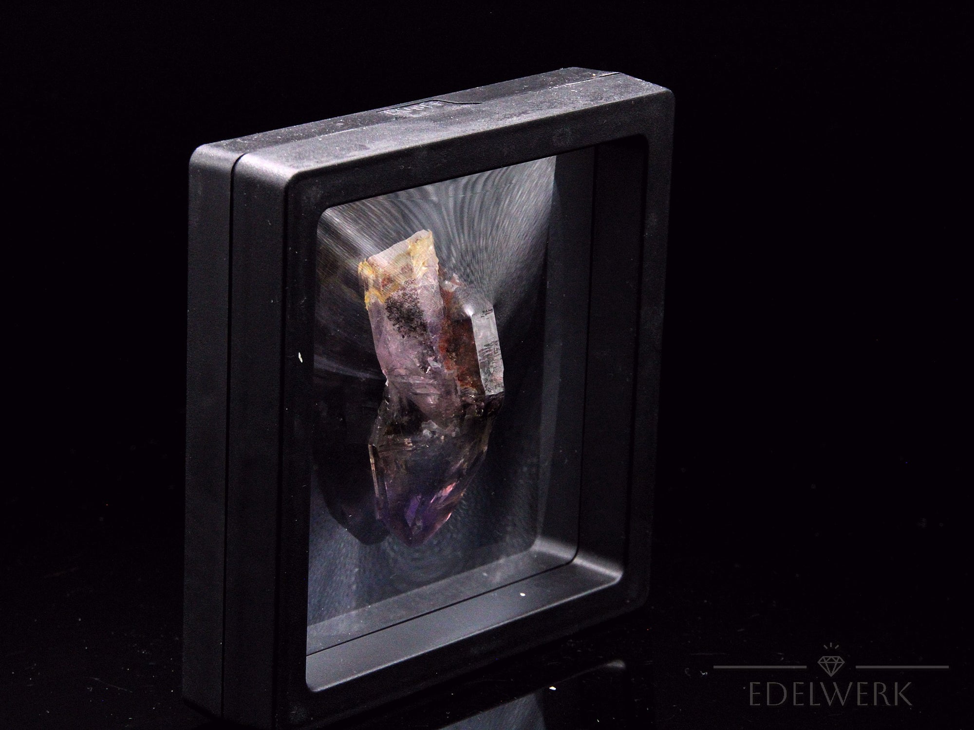 Klarer Brandbergamethyst, Heilstein für intuitive Energie, violette Kristalle.