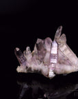 Brandbergamethyst Heilstein, fördert harmonische Klarheit, violette glänzende Oberfläche.