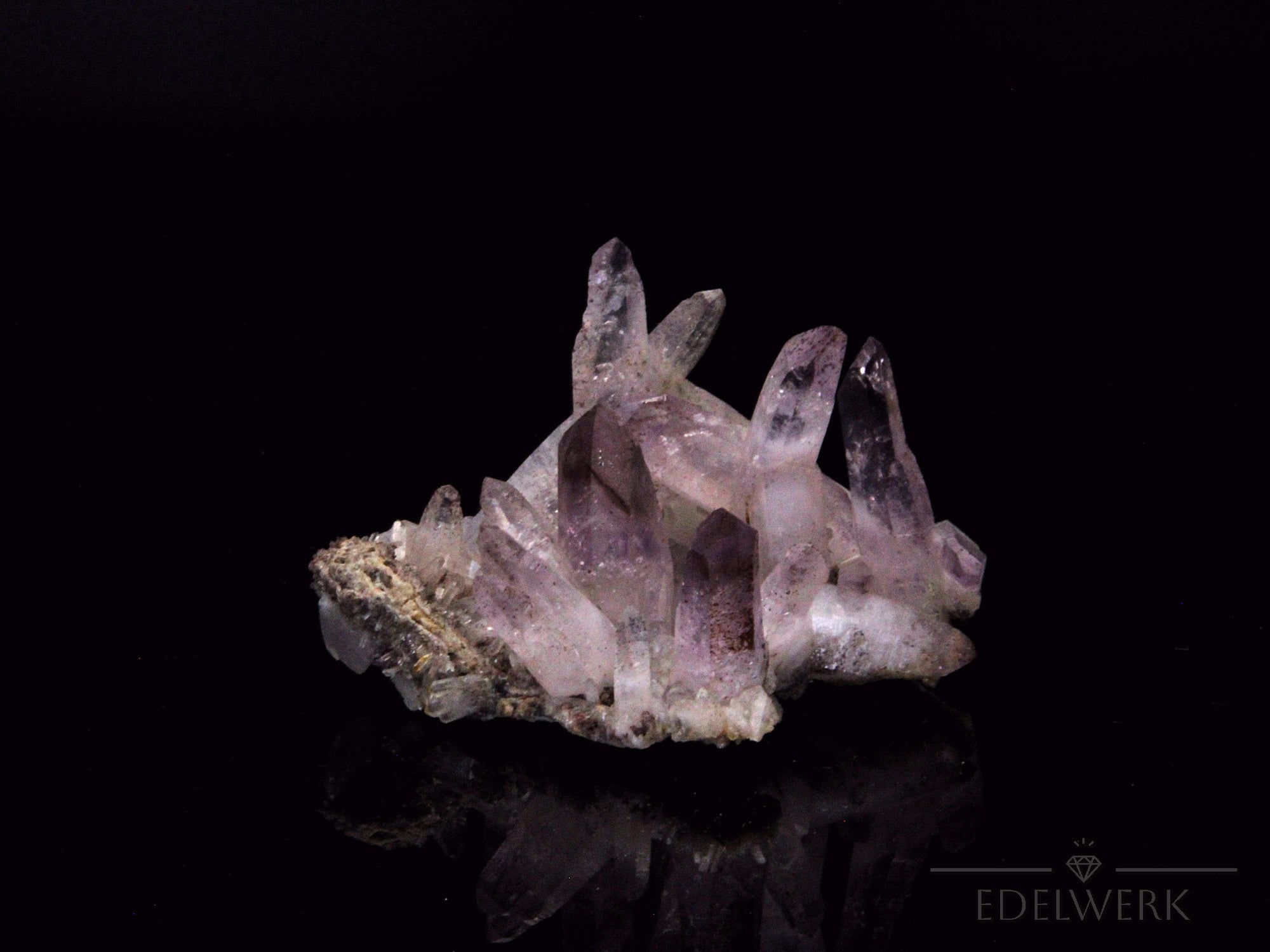Klarer Brandbergamethyst, Heilstein für spirituelle Balance, violette Struktur.