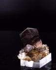 Strahlender Brandbergamethyst, Heilstein für meditative Entspannung, violette Oberfläche.