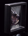 Brandbergamethyst Kristall, Heilstein für innere Ruhe, violette Oberfläche.