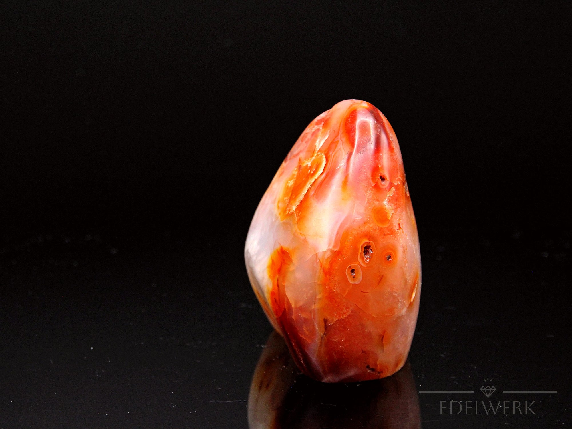 Carneol Heilstein, fördert meditative Energie, orangefarbene natürliche Form.