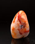 Carneol Heilstein, Heilstein für klare Meditation, orange Kristalloberfläche.