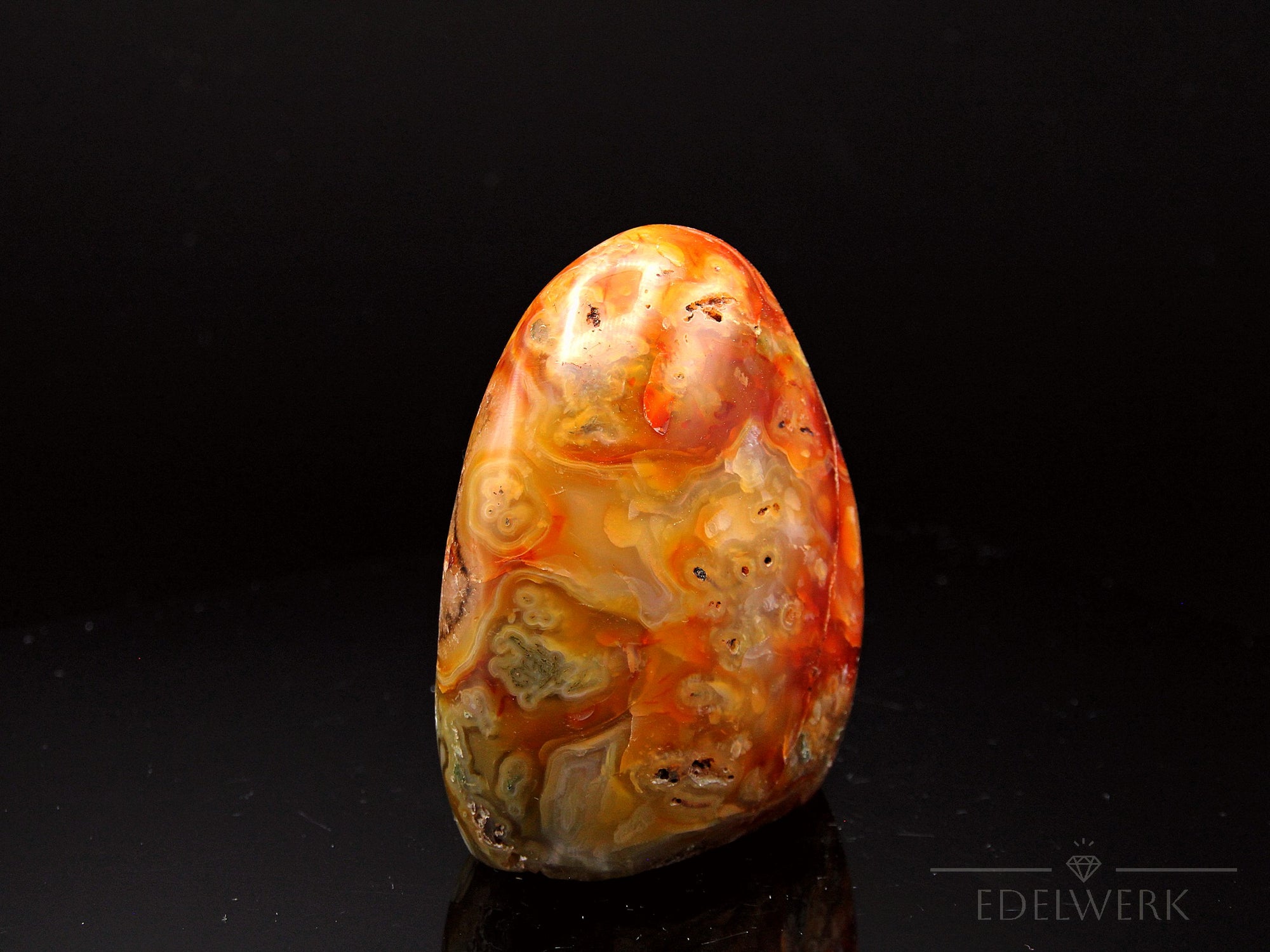 Natürlicher Carneol, Heilstein für klare Motivation, orange ungeschliffene Form.