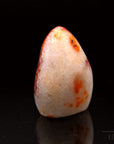 Carneol Heilstein, fördert meditative Ruhe, orangefarbene Kristallstruktur.