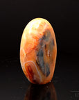 Klarer Carneol, fördert energetische Harmonie, durchsichtige orangefarbene Oberfläche.