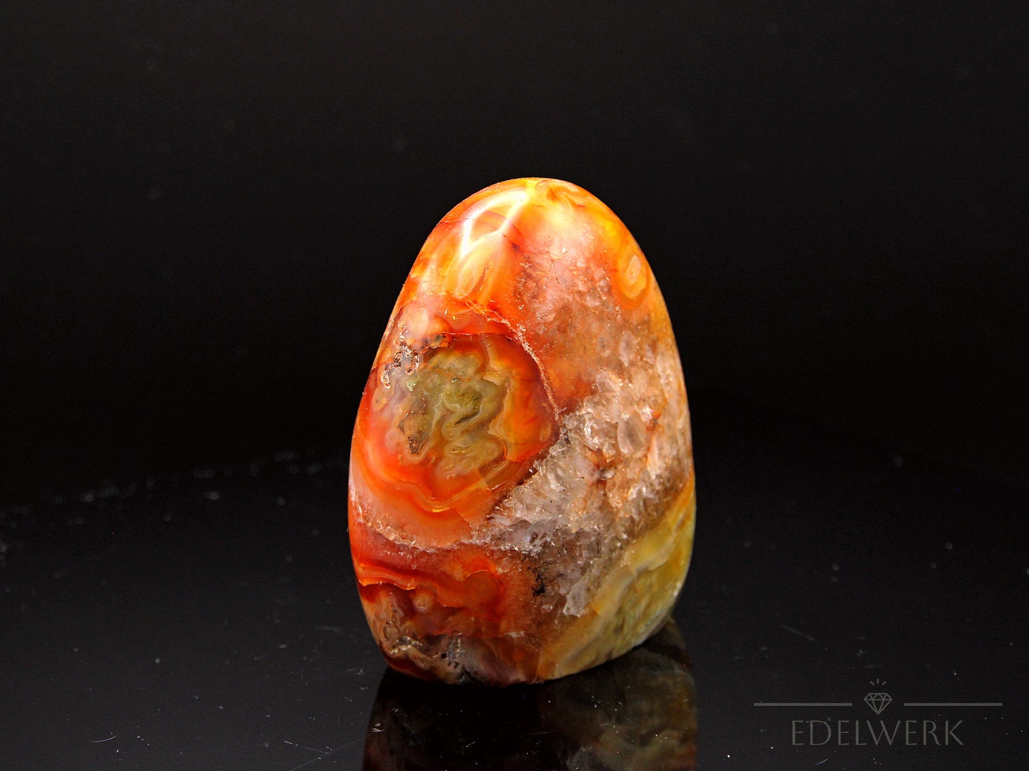 Natürlicher Carneol, fördert meditative Kreativität, ungeschliffene orange Struktur.