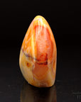 Klarer Carneol, Heilstein für meditative Inspiration, orange Kristallform.