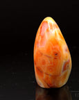 Klarer Carneol, Heilstein für spirituelle Kreativität, orange glänzende Struktur.