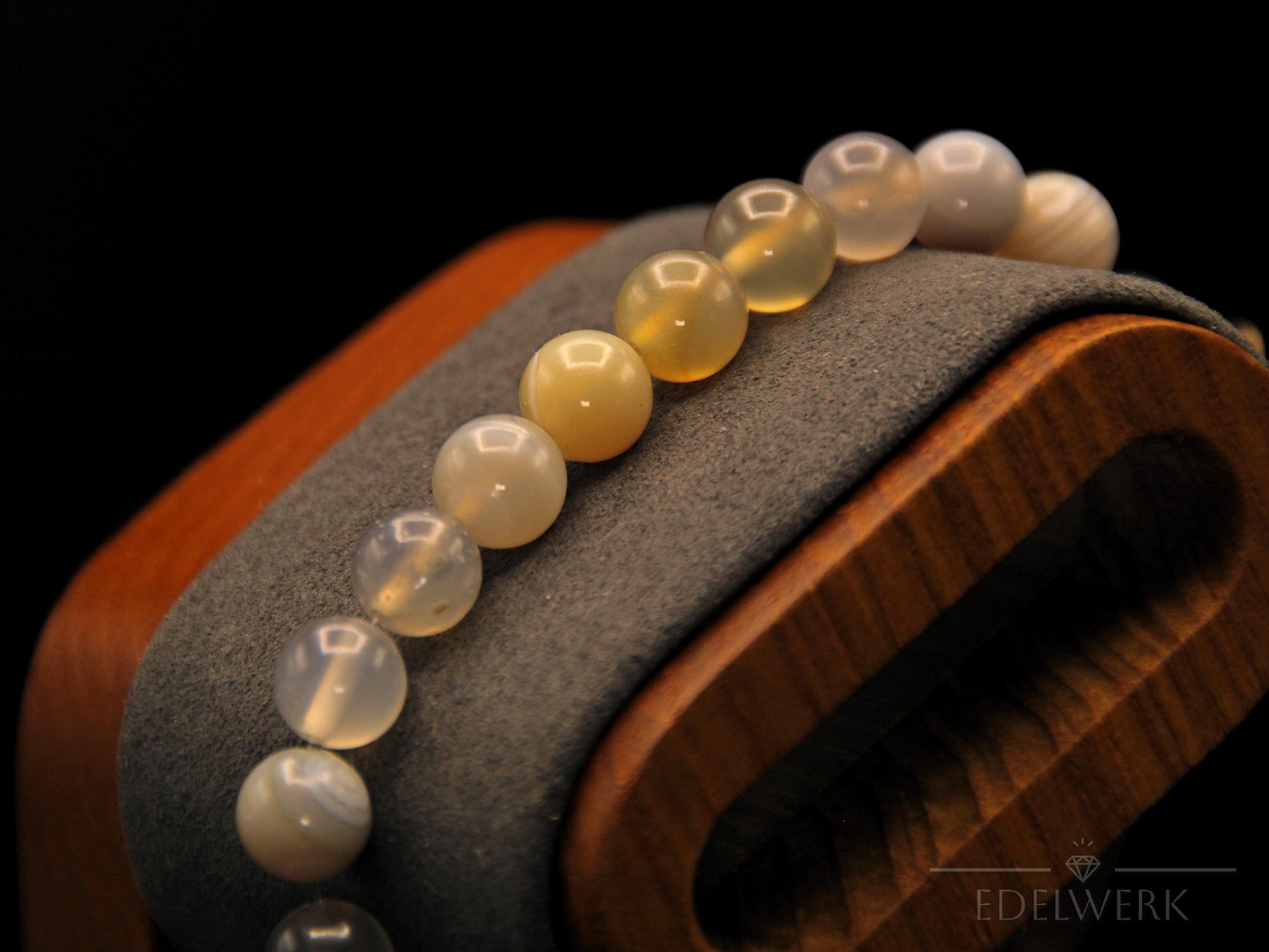 Chalcedon Armband – 8 mm Perlen – Angenehmer Tragekomfort