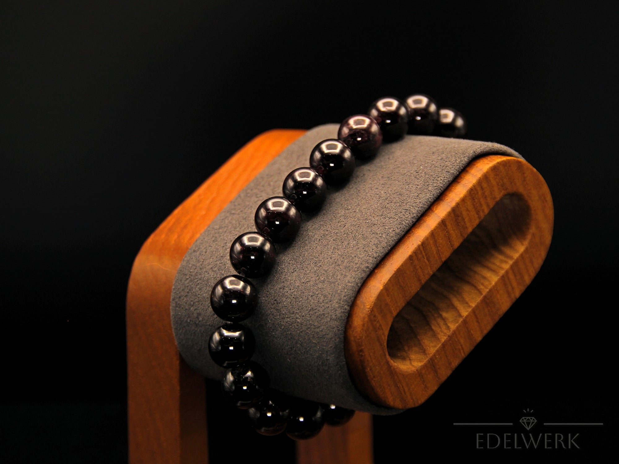 Granat Armband – 8 mm Facettiert – Besondere Optik für jedes Outfit