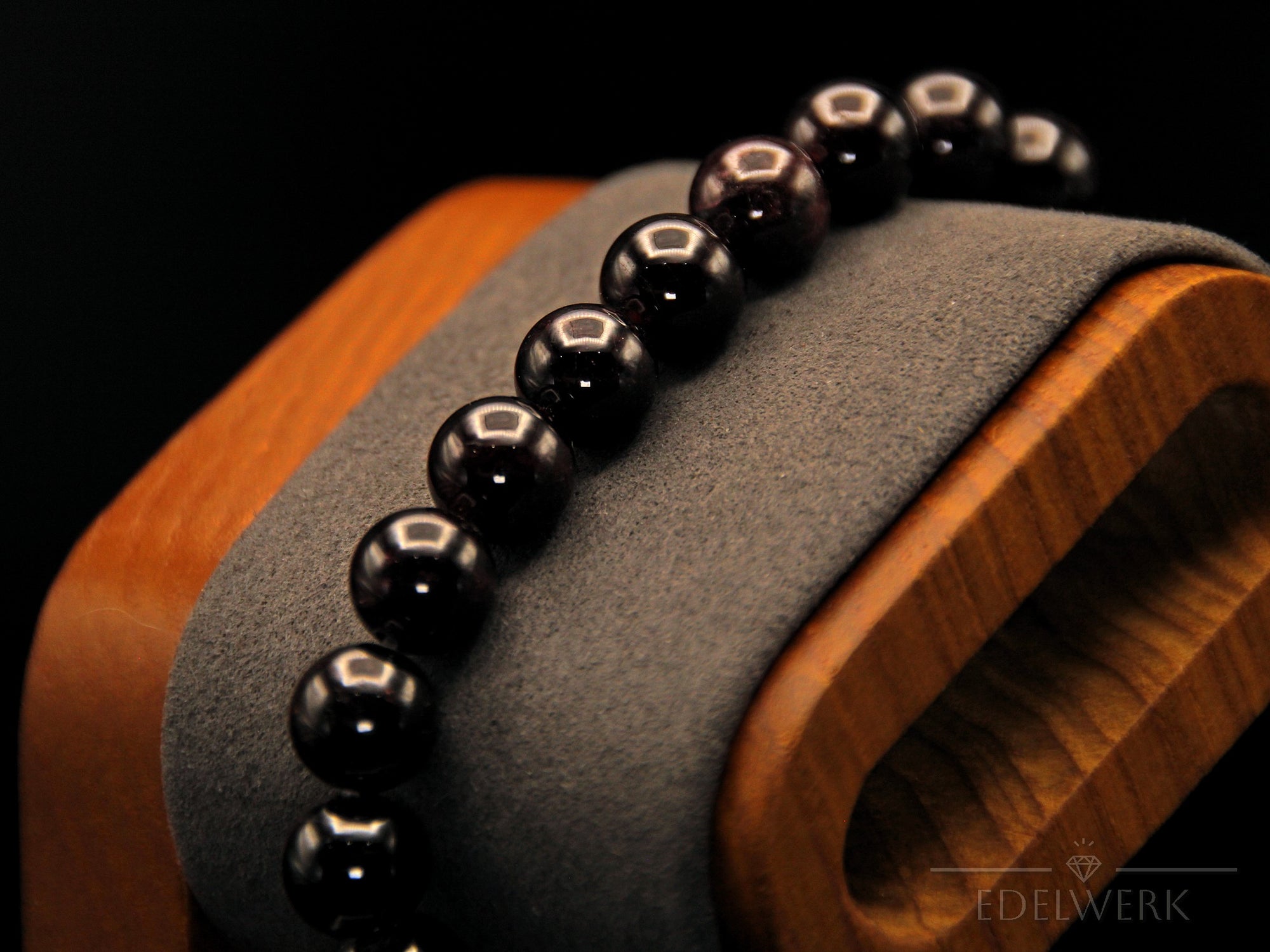 Granat Armband – 8 mm Facettiert – Besondere Optik für jedes Outfit