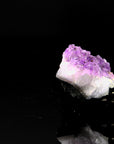 Natürlicher Amethyst Kristall, Heilstein für spirituelle Intuition, violette Form.