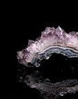 Strahlender Amethyst Kristall, Heilstein für energetische Balance, violette Struktur.